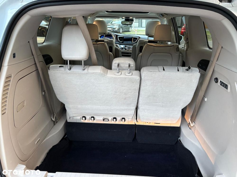 Chrysler Pacifica - 29