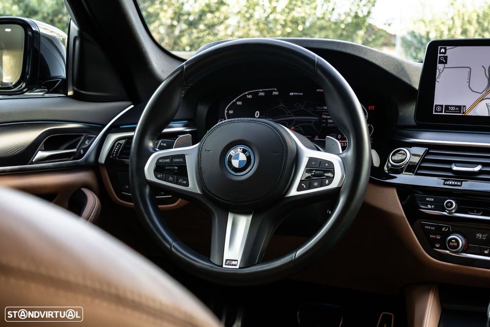 BMW 530 e Pack Desportivo M - 15
