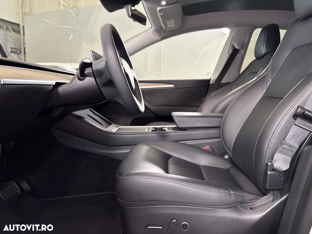 Tesla Model Y - 22