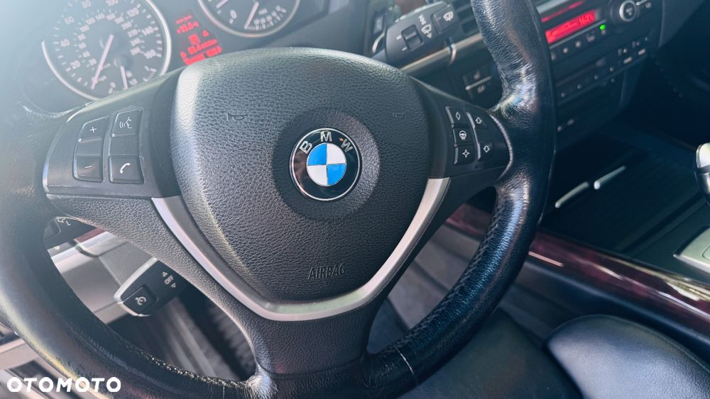 BMW X5 4.8i xDrive - 9