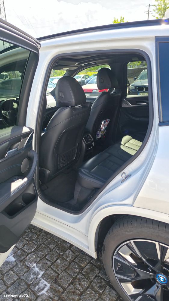 BMW iX3 - 17