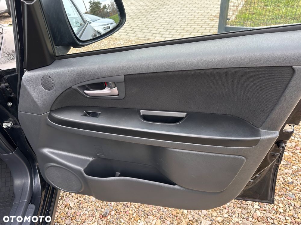 Suzuki SX4 - 25