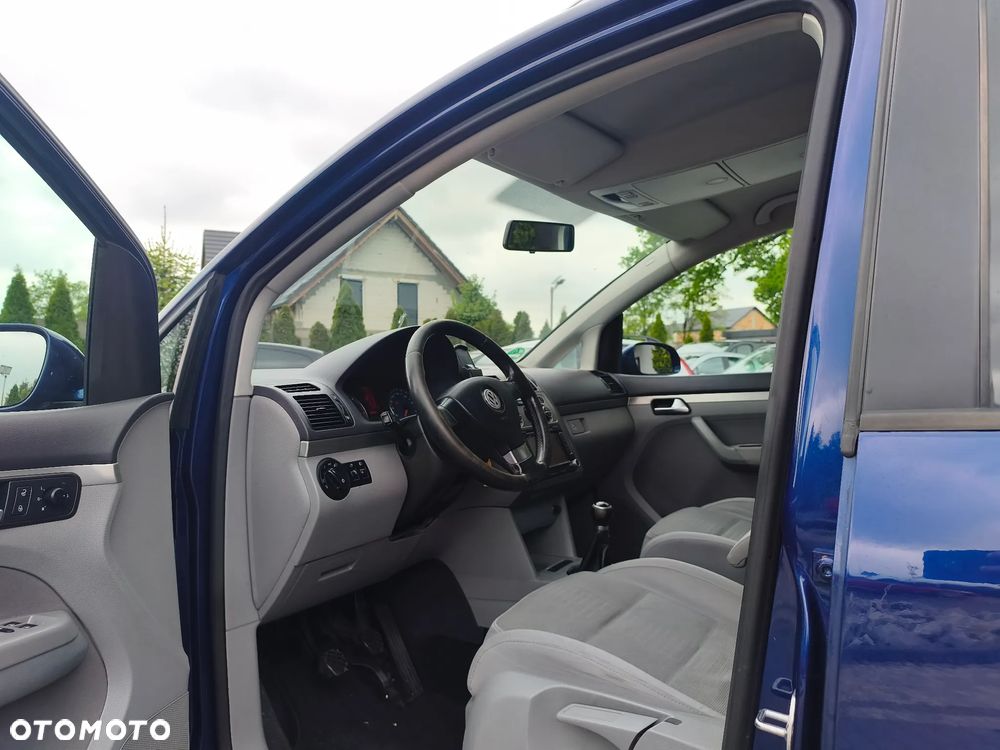 Volkswagen Touran 2.0 TDI DPF Highline - 22