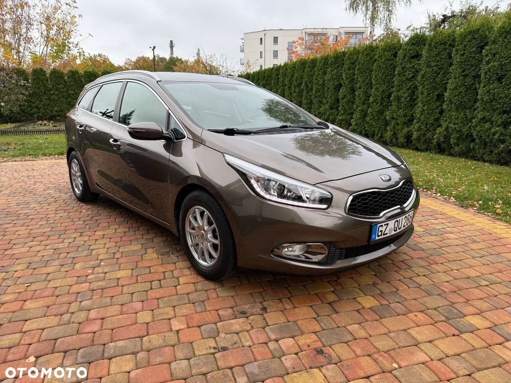Kia Ceed - 33