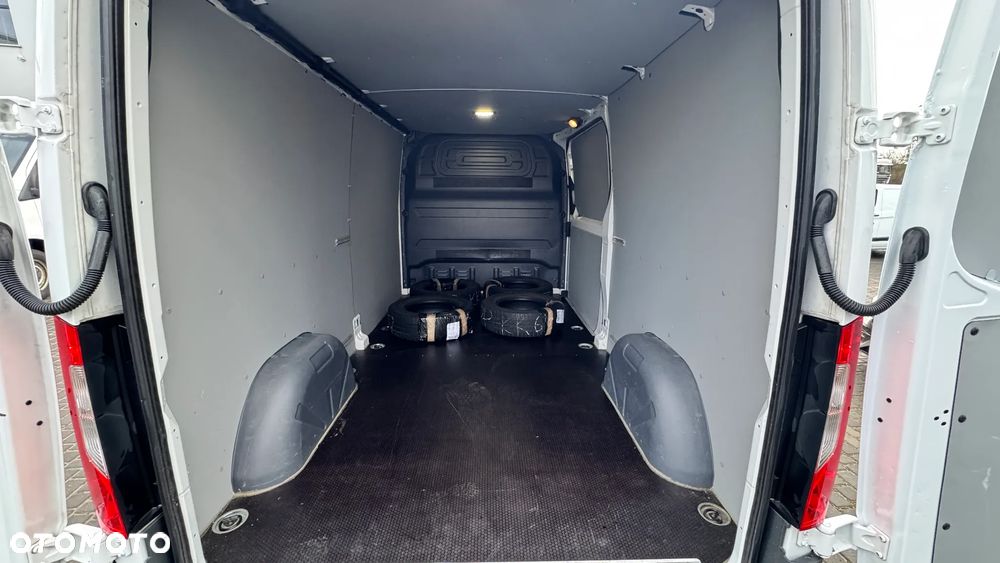 Mercedes-Benz Sprinter - 9
