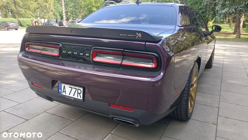 Dodge Challenger - 16