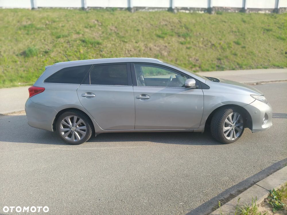 Toyota Auris ver-1-8-hsd-luna - 7
