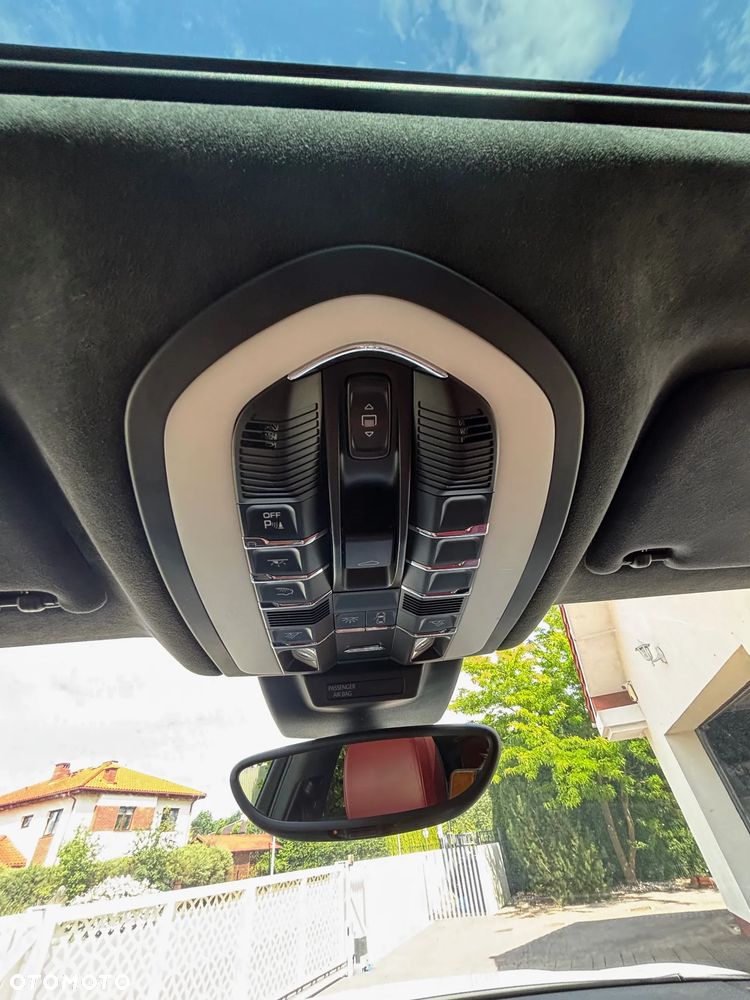 Porsche Macan Turbo - 18