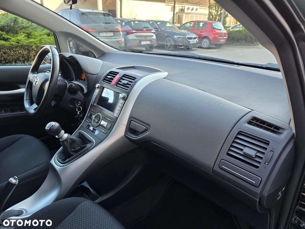 Toyota Auris 1.6 Premium Start - 24