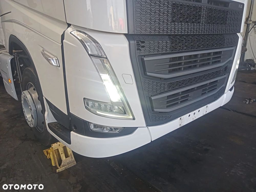 VOLVO FH5 PRZÓD LAMPY BELKA ZDERZAKA / NOWY MODEL - 6