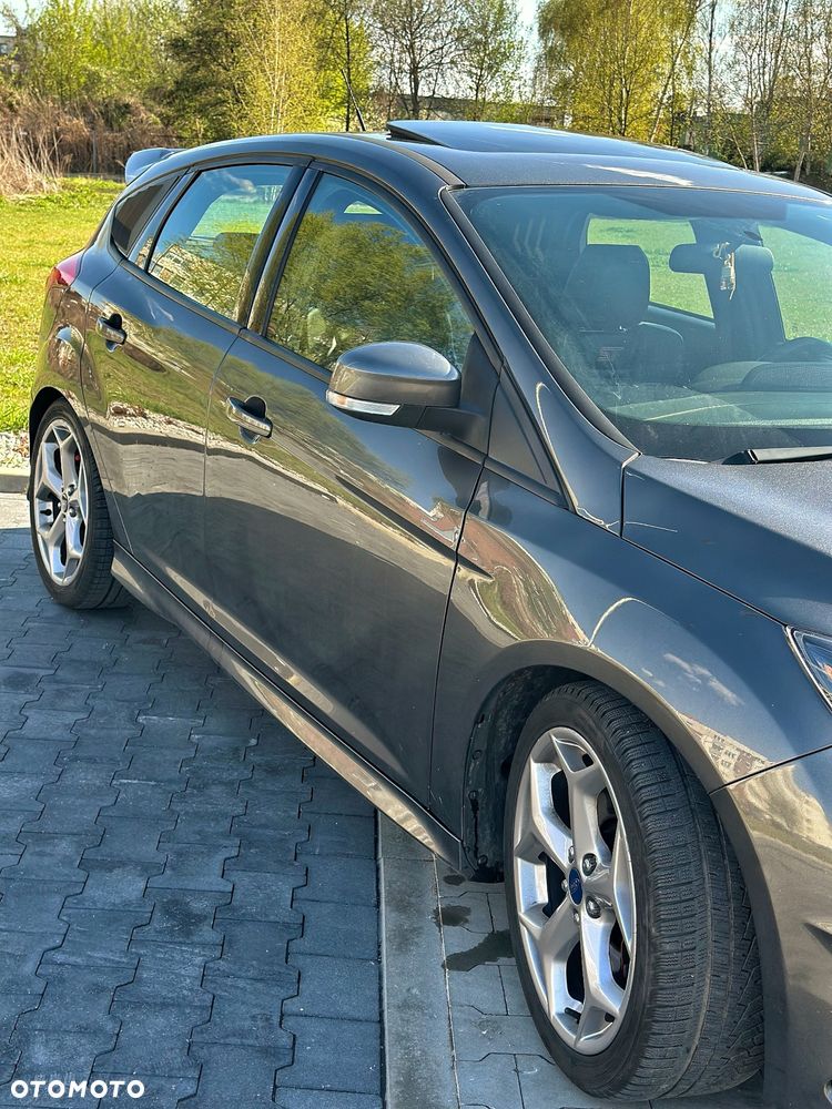 Ford Focus 2.0 EcoBoost ST mit Leder-Sport-Paket - 16