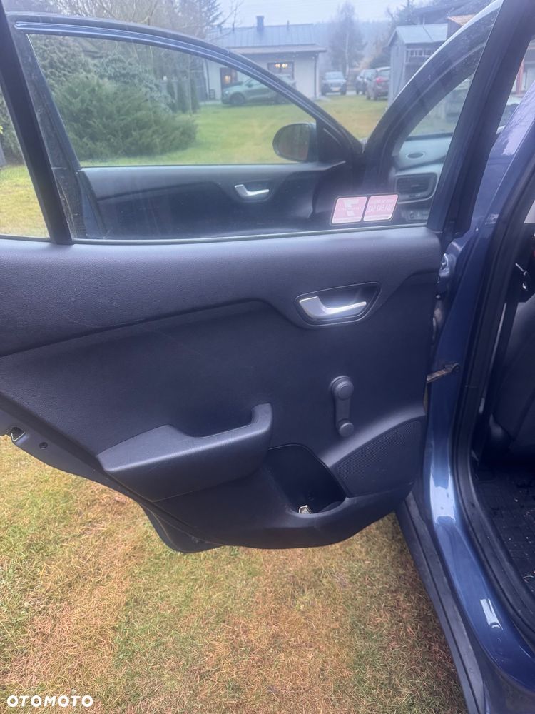 Kia Stonic 1.4 L - 14