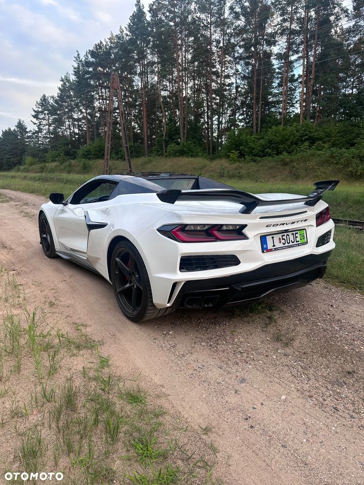 Chevrolet Corvette - 12