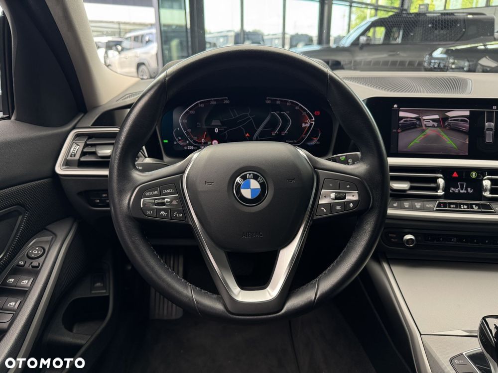 BMW Seria 3 318i - 17