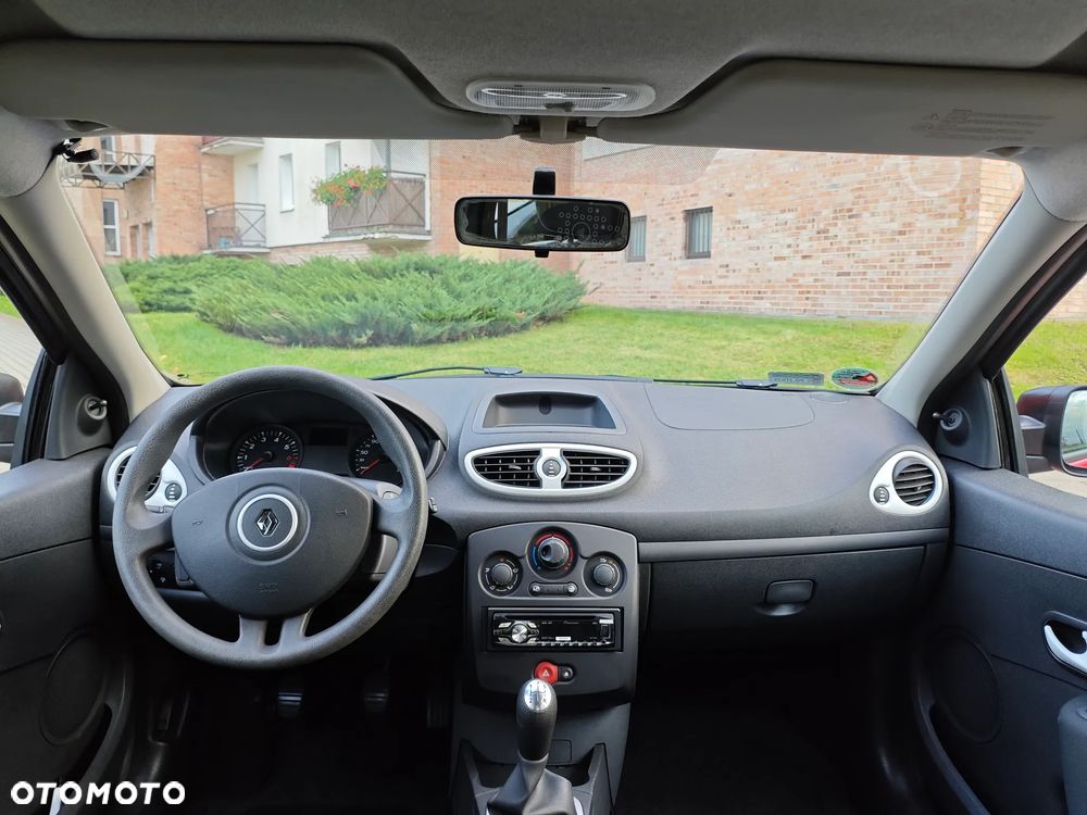 Renault Clio 1.2 16V 75 Yahoo - 14