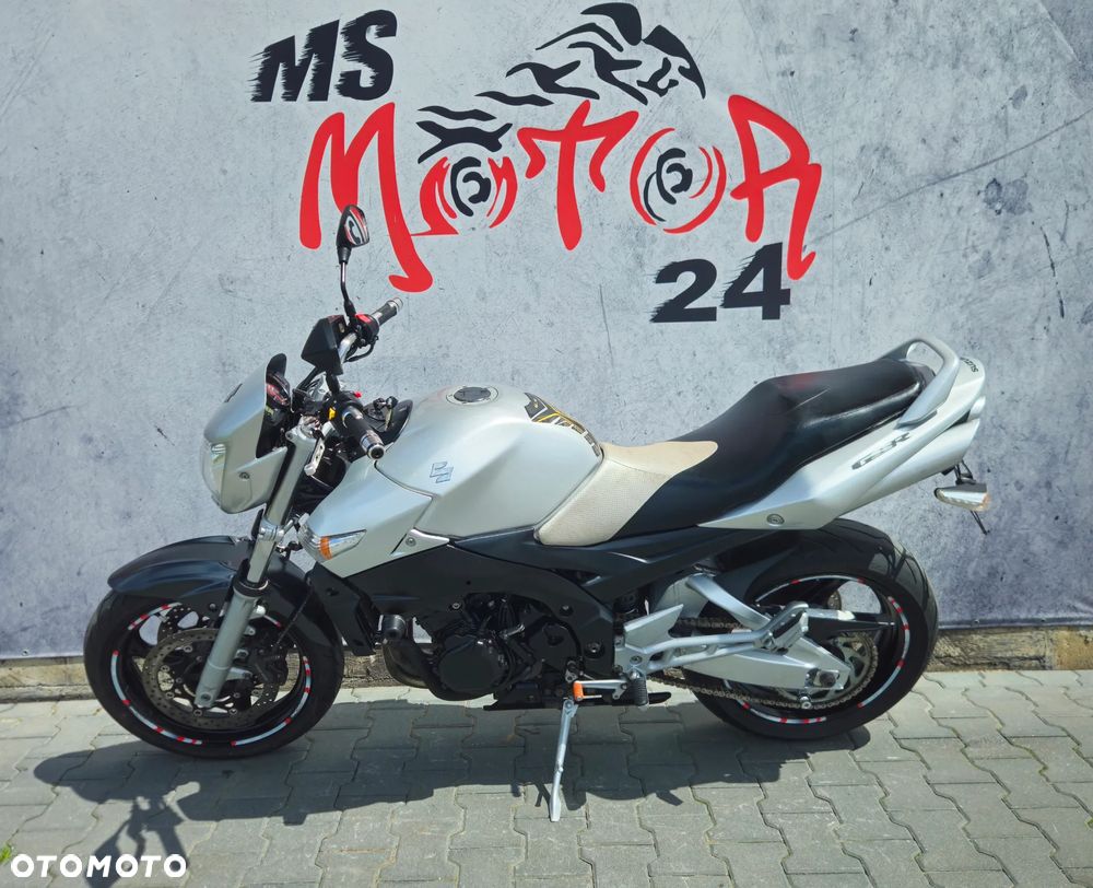Suzuki GSR - 8