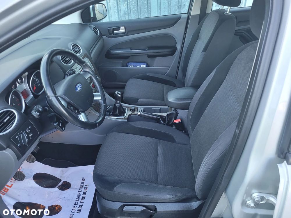 Ford Focus 1.6 Ghia - 12