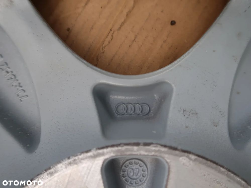 z4 Felga Audi 8D0601025C 7x16et45 - 5
