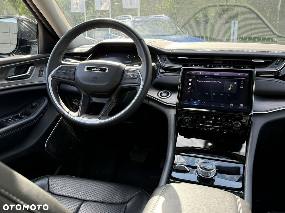 Jeep Grand Cherokee - 25