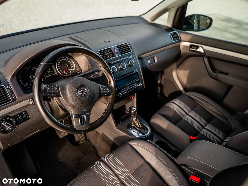 Volkswagen Touran - 25