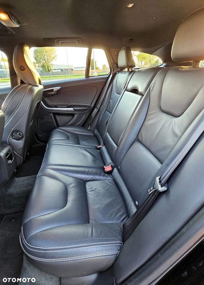 Volvo V60 ver-d6-plug--in--hybrid-awd-geartronic-summum - 18