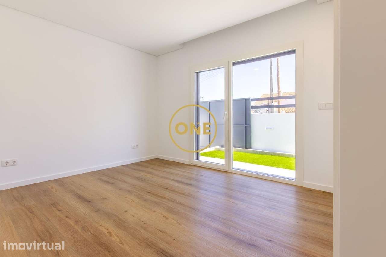 Moradia térrea T4 com piscina (Fernão Ferro) - Grande imagem: 5/19