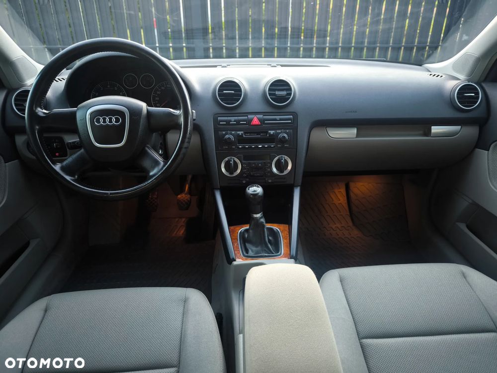 Audi A3 Sportback 1.6 FSI Ambiente - 11