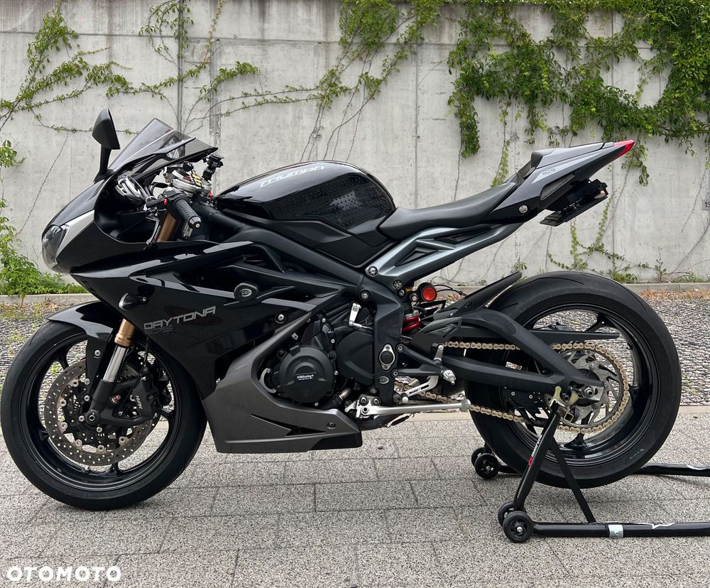 Triumph Daytona - 1