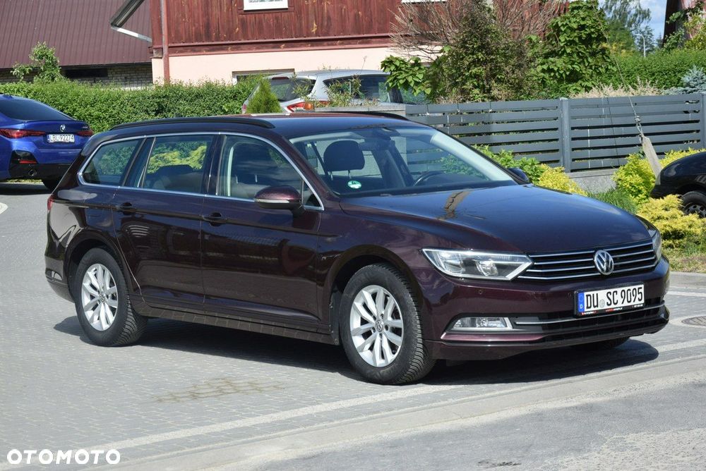 Volkswagen Passat - 1
