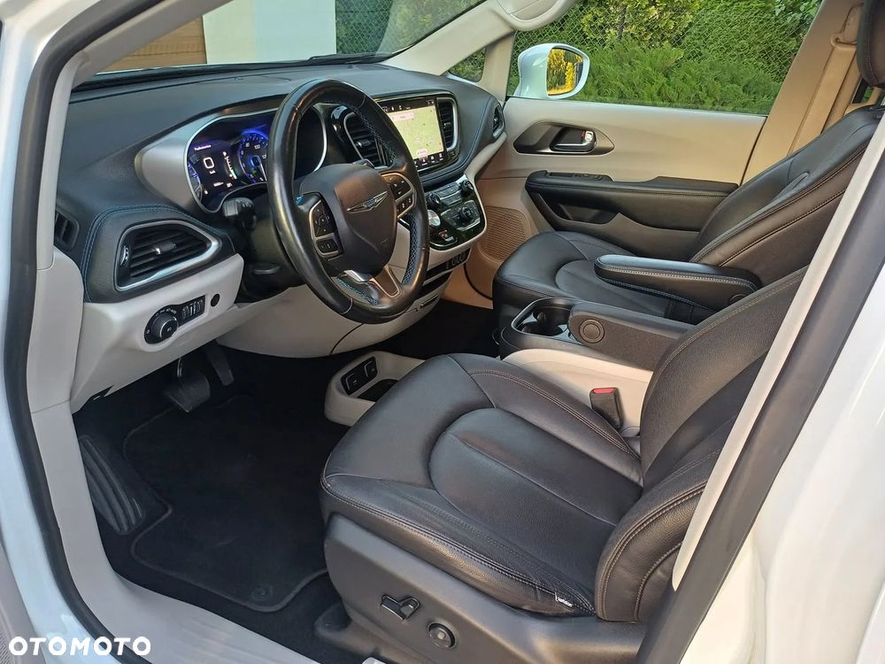 Chrysler Pacifica - 8