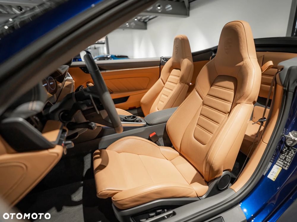 Porsche 911 Carrera GTS Cabrio - 21