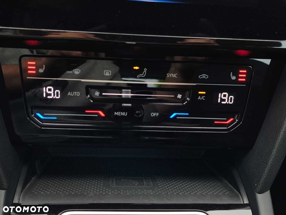 Volkswagen Passat Variant 2.0 TSI Elegance DSG - 27