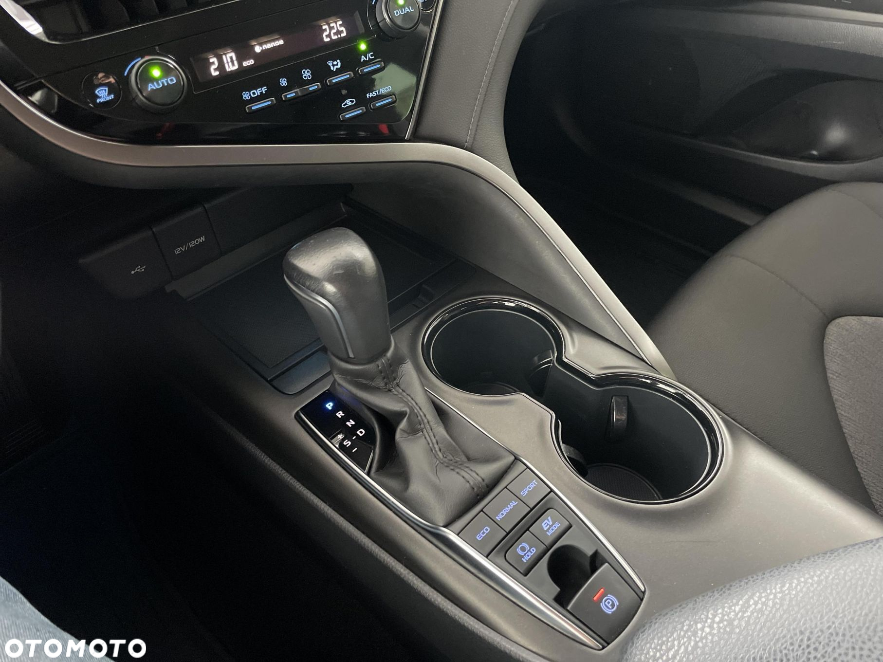 Toyota Camry - 22