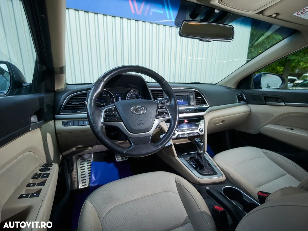 Hyundai Elantra - 13
