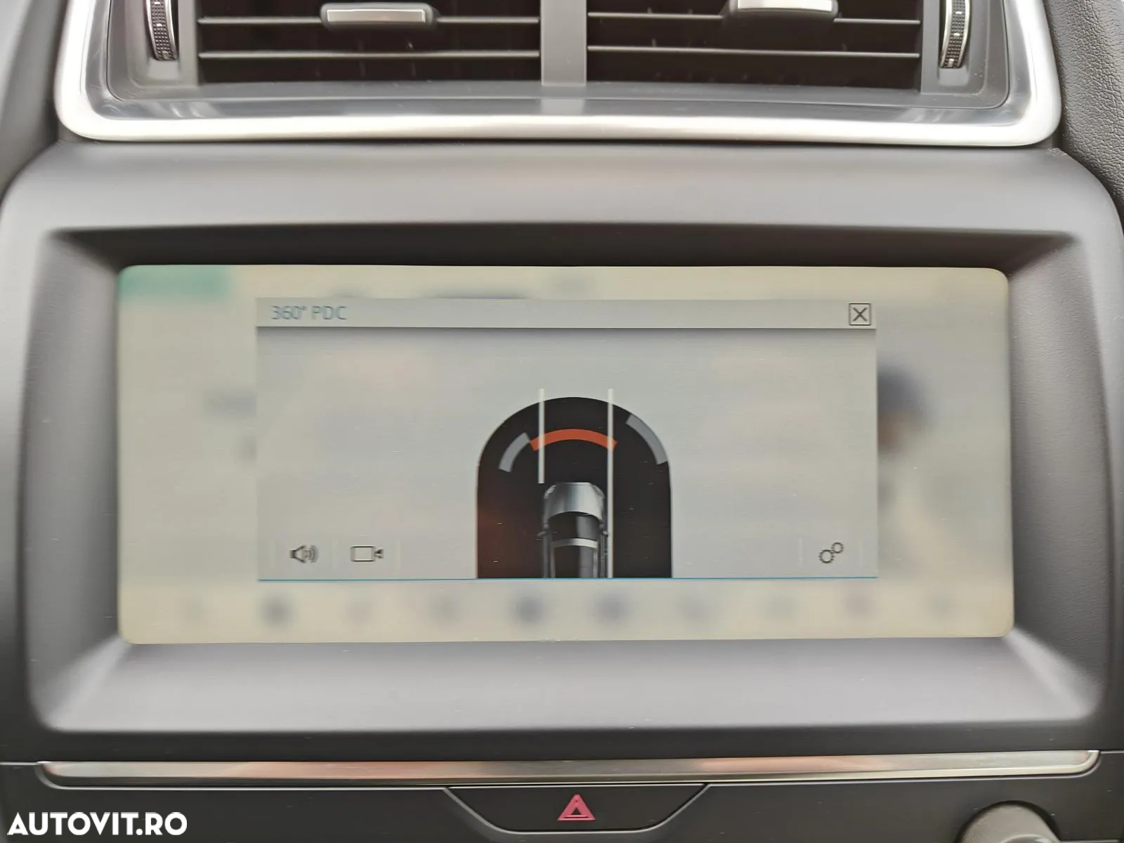 Jaguar E-Pace D180 AWD R-Dynamic S - 4