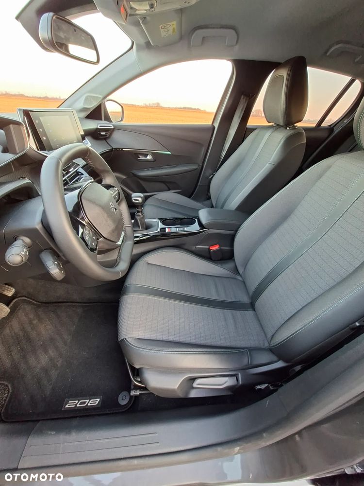Peugeot 208 Benzin 100 Allure - 29