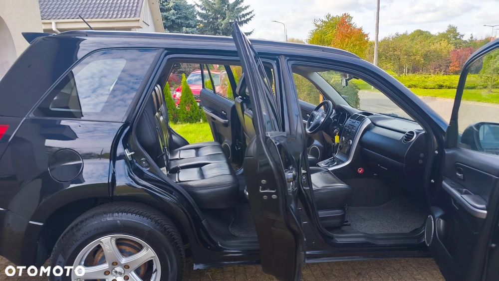 Suzuki Grand Vitara 2.0 De Luxe - 24