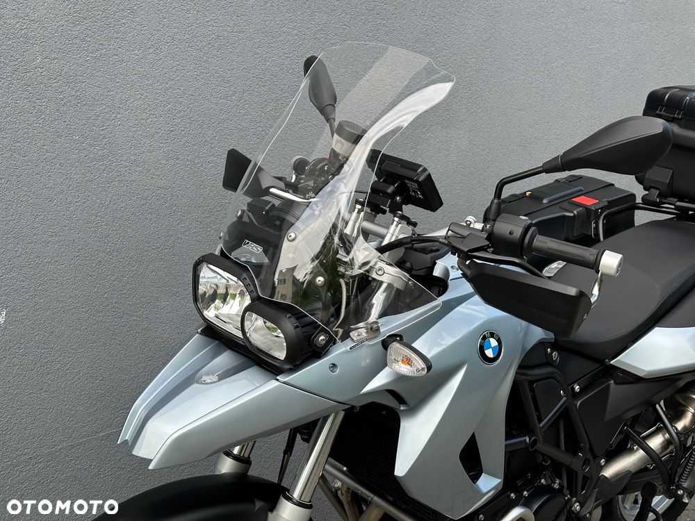 BMW F - 11