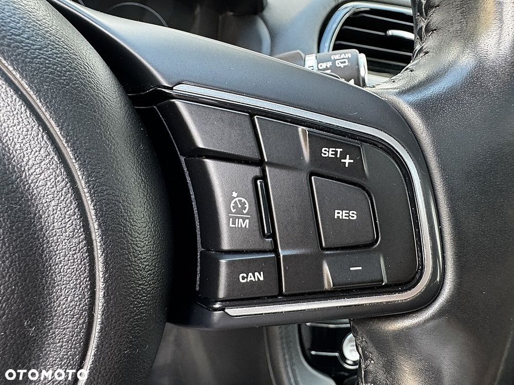 Jaguar F-Pace 2.0 i4D AWD Prestige - 24