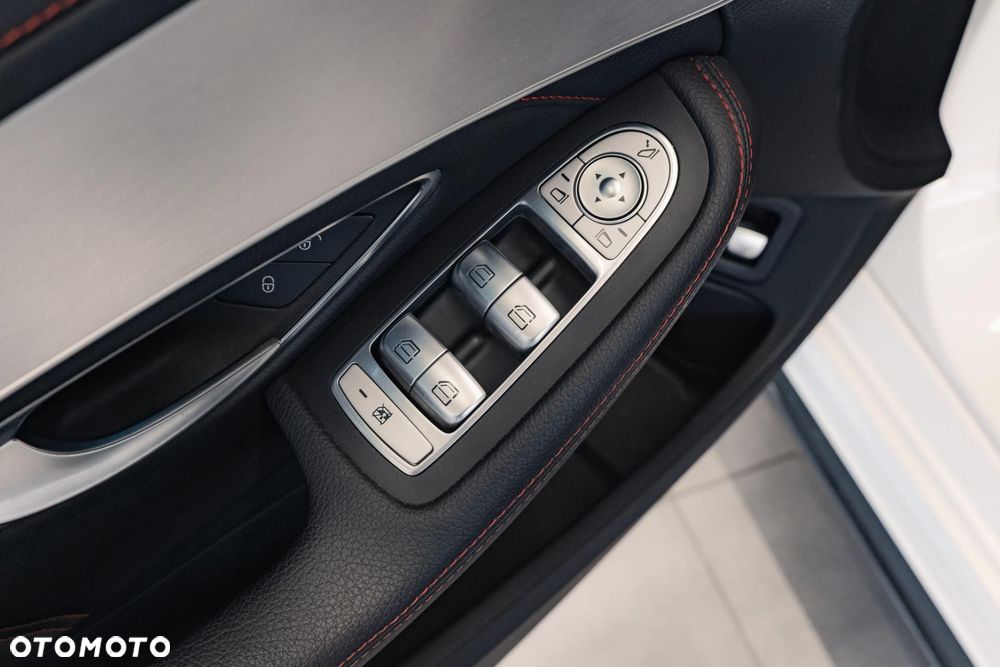 Mercedes-Benz Klasa C AMG 43 4-Matic - 28