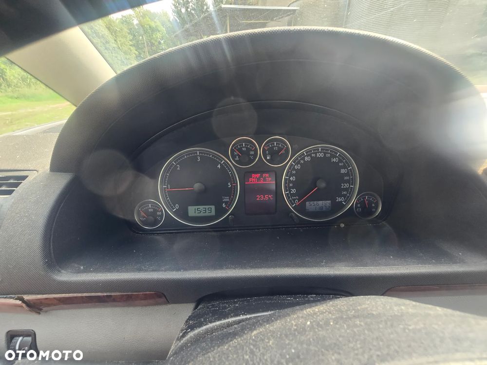 Volkswagen Sharan 1.9 TDI Highline - 25