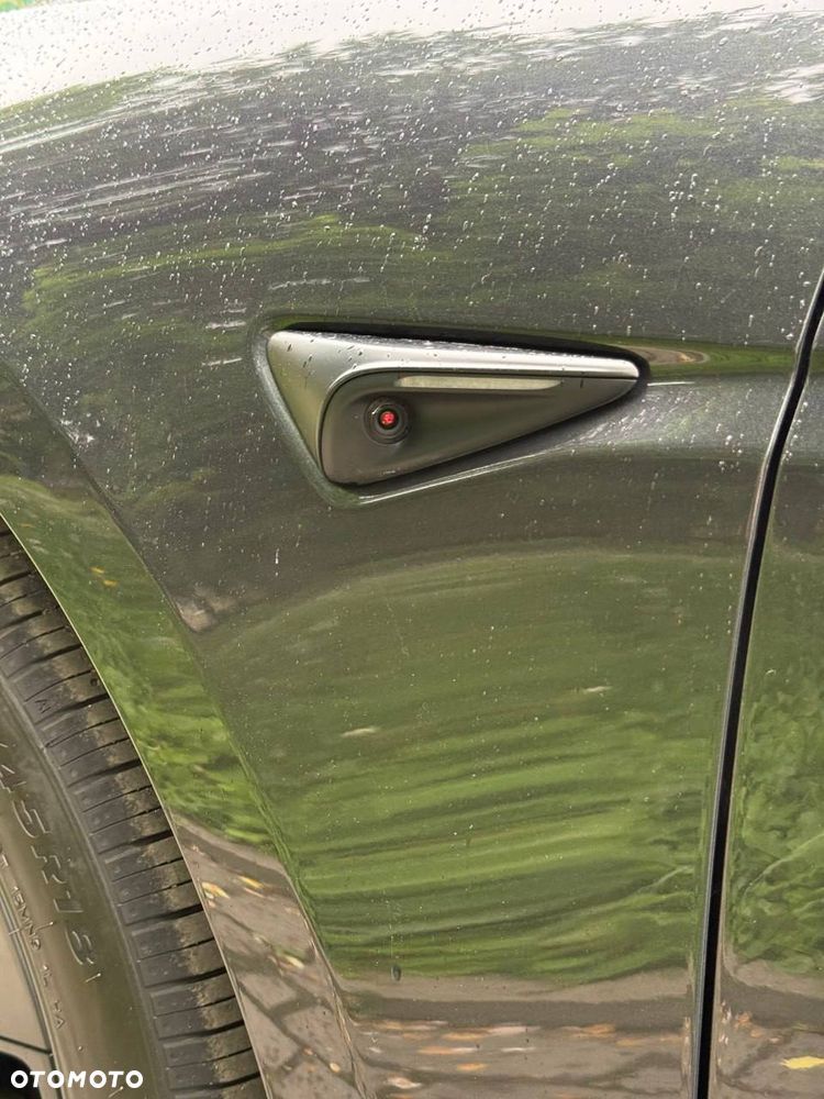 Tesla Model 3 - 4