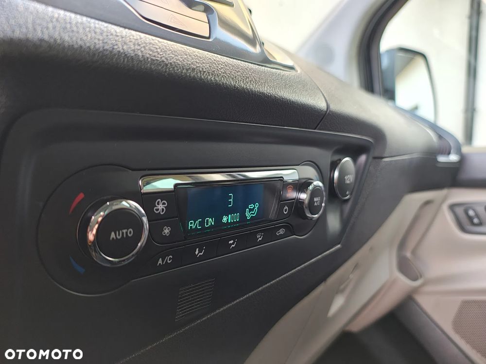 Ford Transit Custom 300 L2H1 VA Titanium - 40
