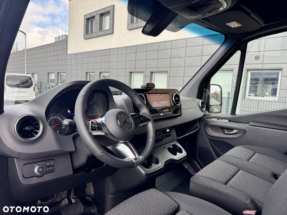 Mercedes-Benz Sprinter - 10