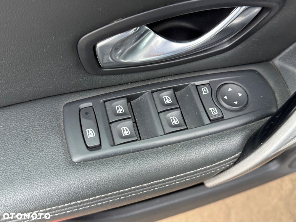 Renault Laguna 2.0 dCi Initiale - 10