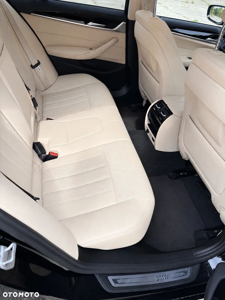 BMW Seria 5 520d xDrive - 13