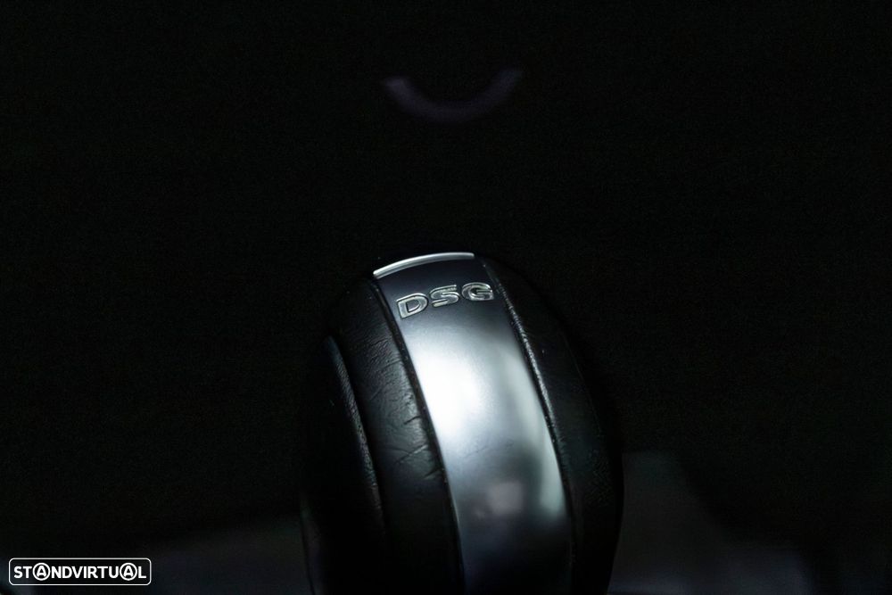 VW Tiguan 2.0 TDI R-Line DSG - 24