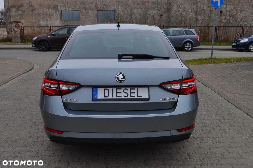 Skoda Superb 2.0 TDI DSG Premium Edition - 8
