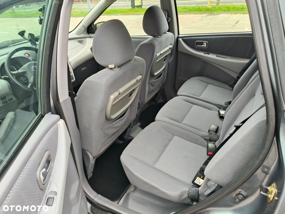 Nissan Almera Tino - 13