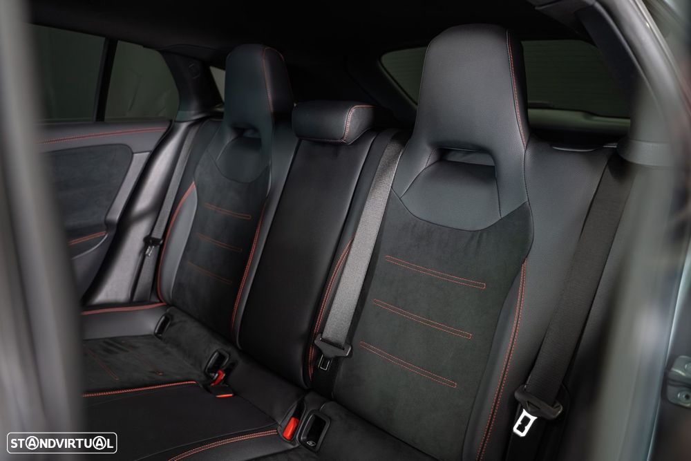 Mercedes-Benz CLA 250 e Shooting Brake AMG Line - 17